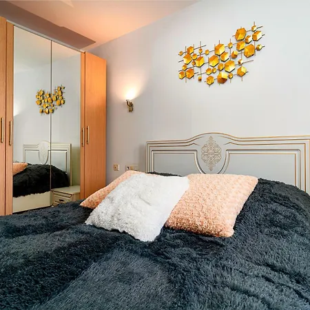 Bright Bohemian River 프라하