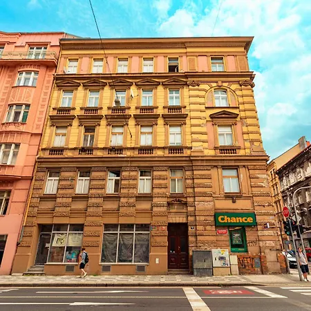 Bright Bohemian River 아파트